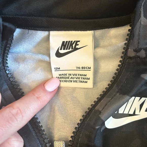 Nike jacket - Picture 2 of 3